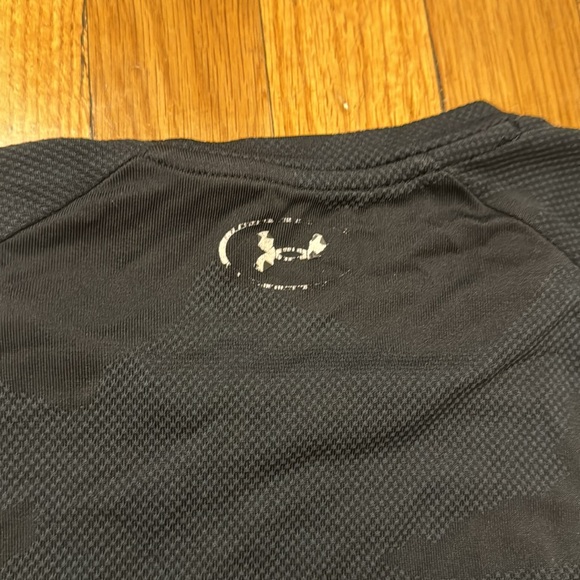 Under Armour Dry Fit Athletic Top - Picture 4 of 4
